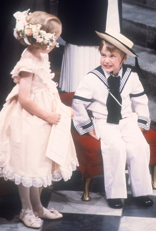 فيديو نادر للملكة وهي تركض خلف الأمير وليام عندما كان في الرابعة من عمره