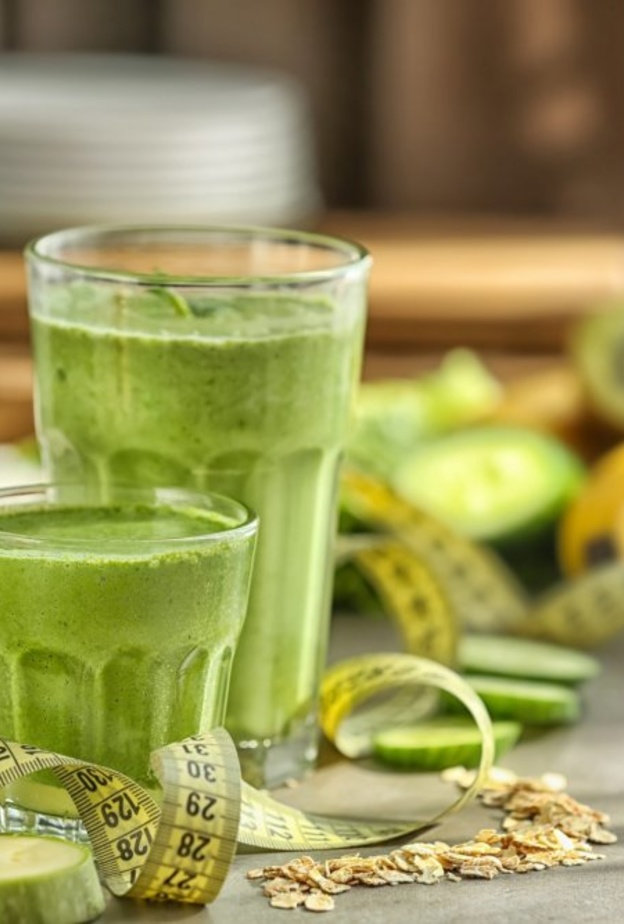 سموثي السبانخ و الموز و الفراولة من المشروبات المفيدة لانقاص الوزن