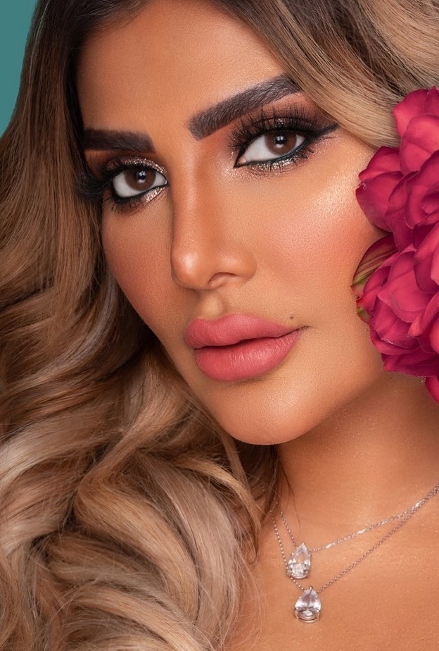 استوحي رسمة مكياج العيون البرونزية من بثينة الرئيسي