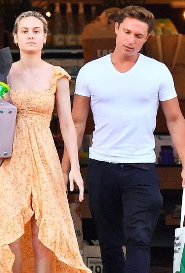 بري لارسون وحبيبها الجديد