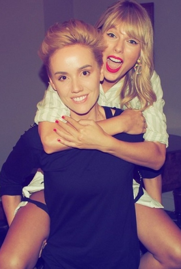 تايلور سويفت مع معجبيها