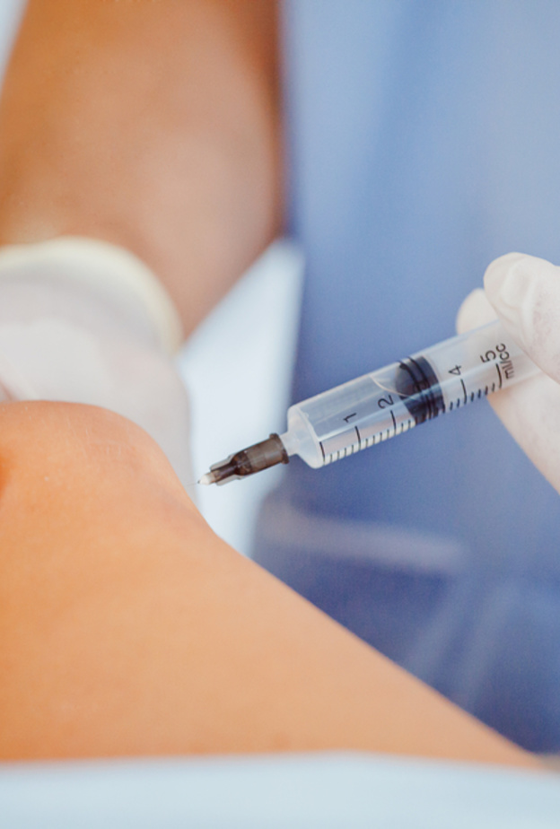 الجئي لعملية شفط الدهون حول الركبة لتحسين من مظهر ساقيك وركبتيك