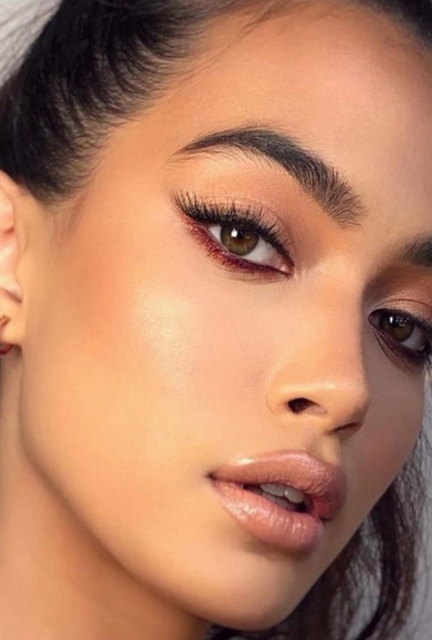  احصلي على المكياج البرونزي بطريقة سهلة وسريعة لصيف 2019