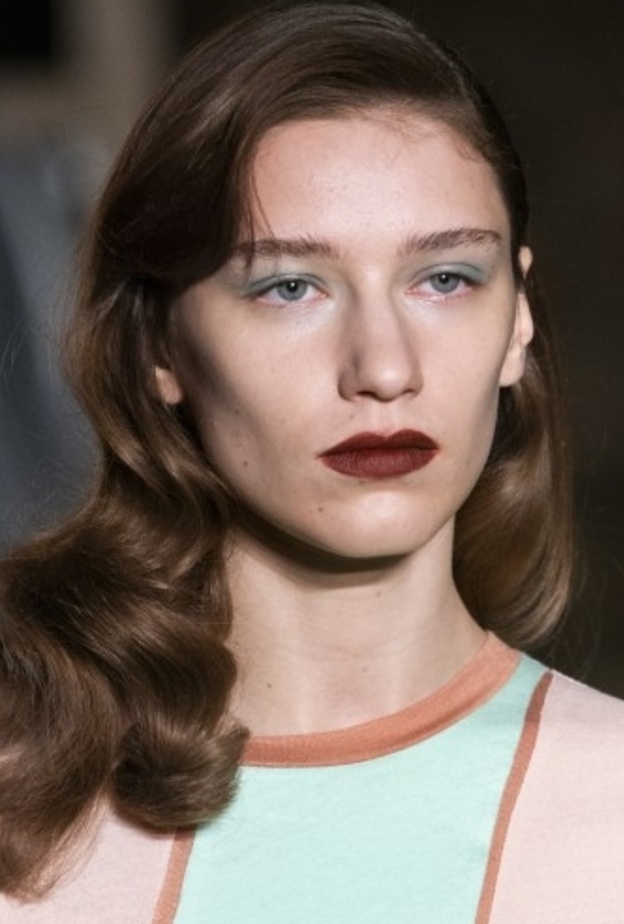 ‏ تسريحات شعر الريترو والويفي العصري من Rejina Pyo