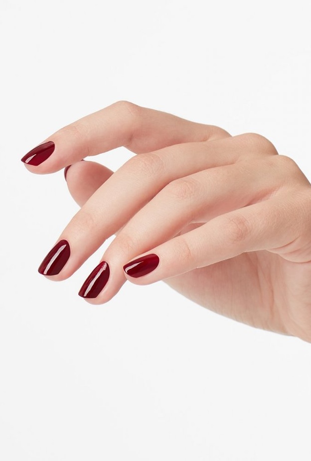 ألوان طلاء أظافر تناسب جميع المواسم