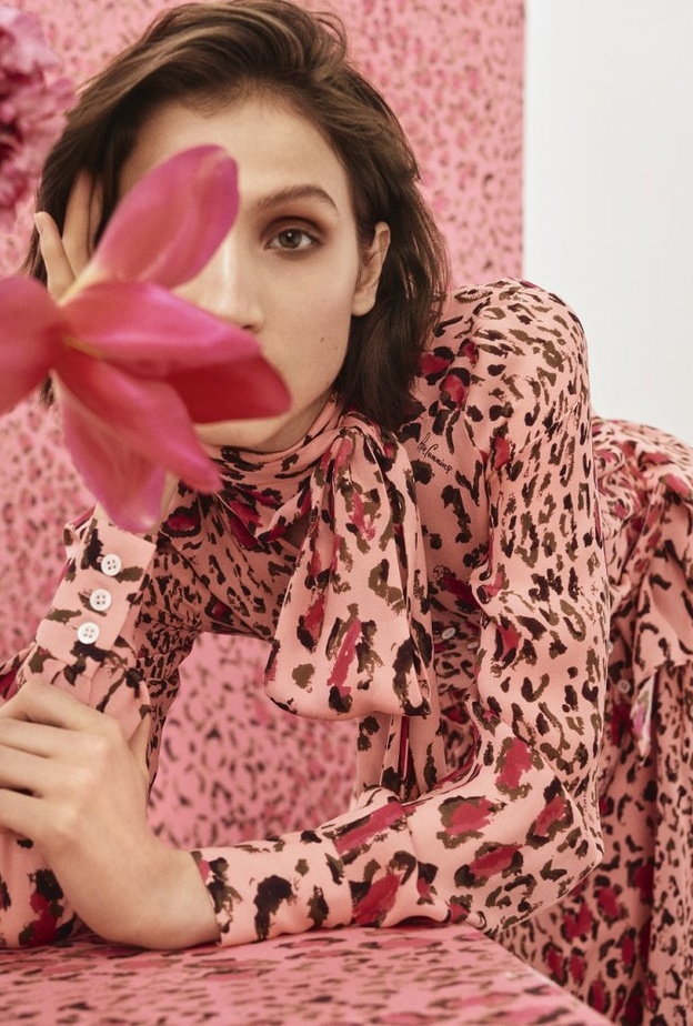 إطلالة من Carolina Herrera