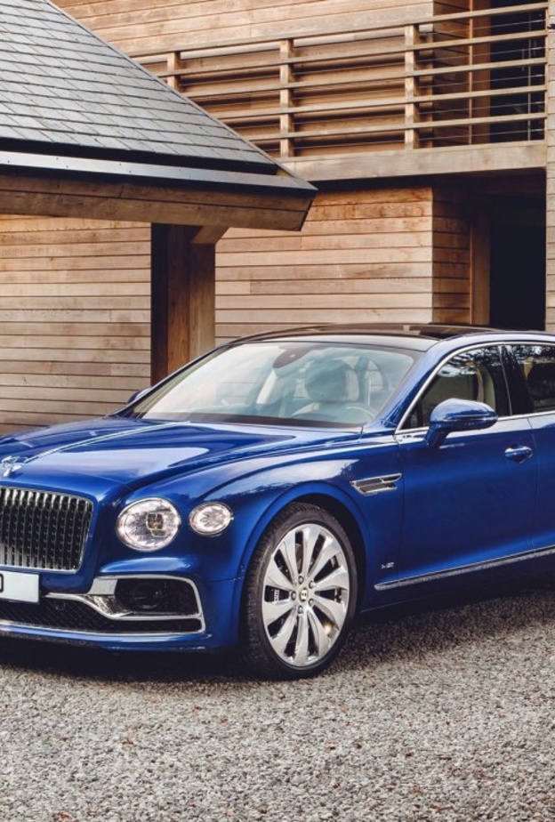 بنتلي تقدم الإصدار الخاص "First Edition" من سيارتها "Flying Spur"