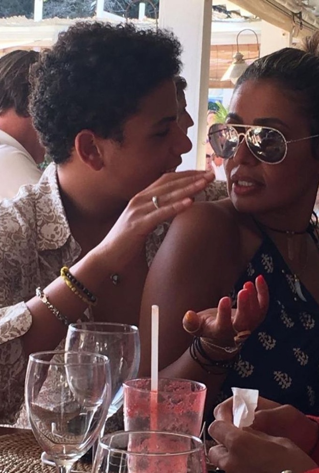 زينة عاشور بلحظات امومة مع نجلها عبدالله دياب