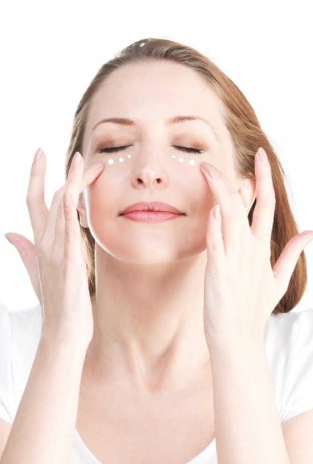 تعرفي على اهم النصائح للتخلص من الهالات الداكنة حول العين