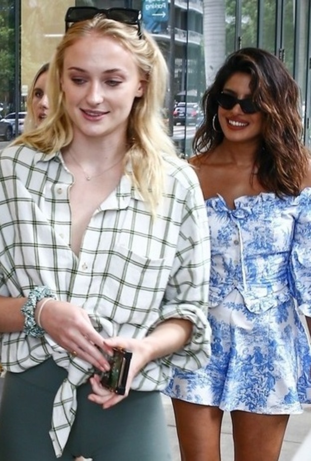 صوفي تيرنر وبريانكا شوبرا