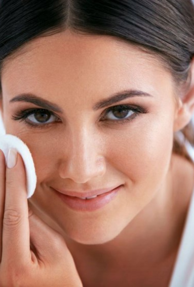 استخدمي زيت جوز الهند بمثابة مزيل للماكياج