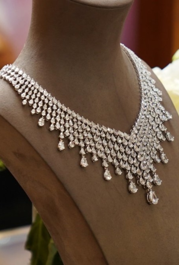 المجموعة الملكية.. آخر إبداعات مجوهرات الكوهجي تشرق جدة