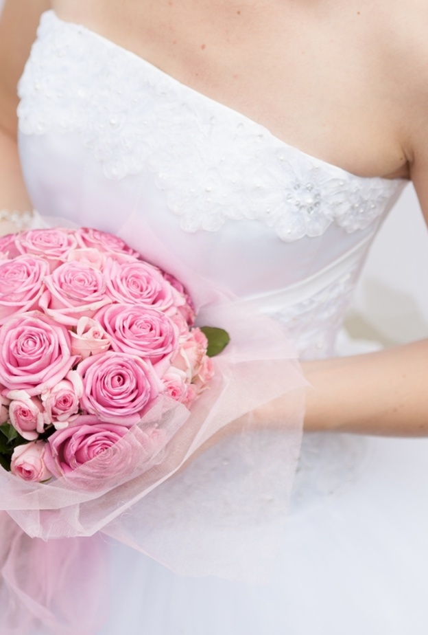 اختاري اطيب حلويات العرس باللون الوردي