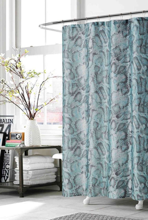 ستارة الحمام بقماش من نقشات الأفعى الجريئة