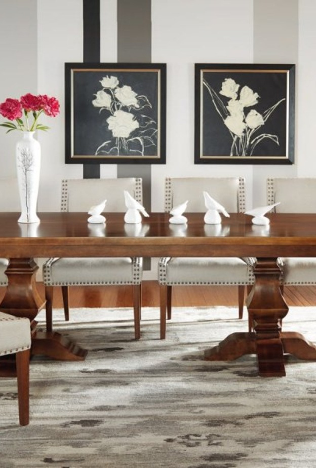 أحواض نباتات الزينة ببساطتها وجمالها تزيين طاولة الطعام