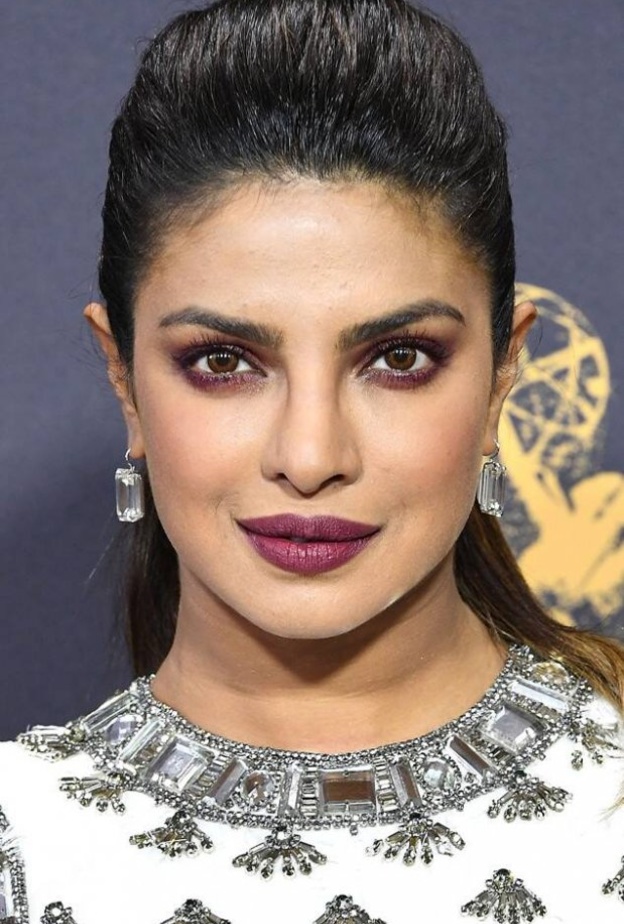  الوان احمر شفاه بنفسجية على طريقة بريانكا شوبرا