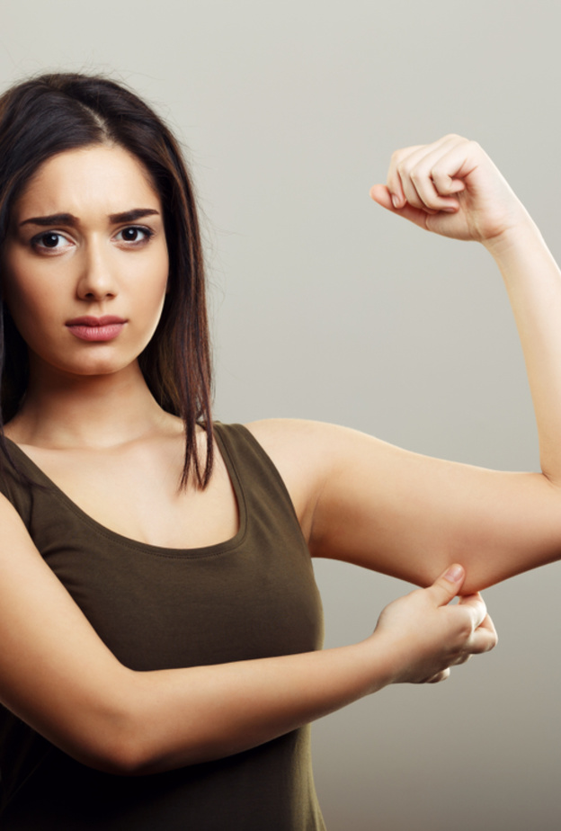 تخلصي من الجلد الزائد والفضفاض من خلال عملية رفع وشد الذراع