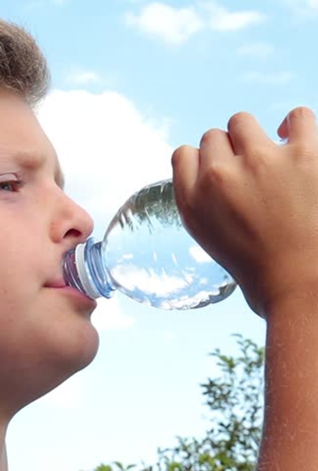 نصائح للأم للحفاظ على ترطيب أجسام أطفالها في فصل الصيف