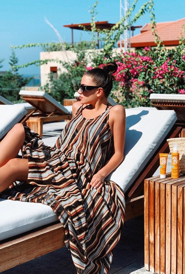 سينتيا صموئيل تستمتع بأجواء لبنان الصيفية على شاطئ البحر