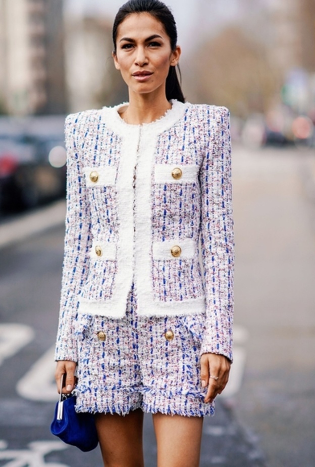 البدلة السوداء بأسلوب عصري وأنيق