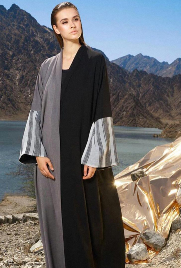 عباءة من AiSHAZ