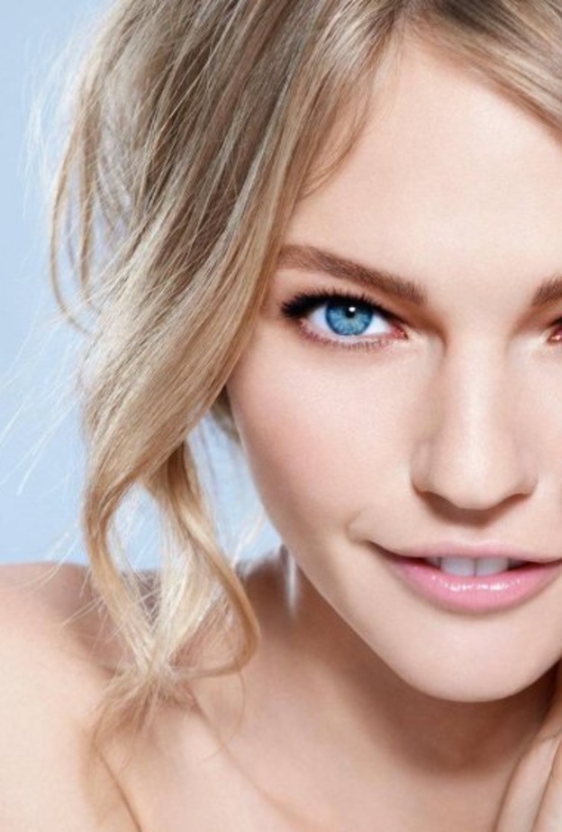 تتطلب صحة بشرة العروس تناول المياة بكميات كبيرة يوميا على الدوام لتجديد الطبقات العميقة ونمو الخلايا التي تعد سلاح القوة لبشرة نضرة مدى الحياة