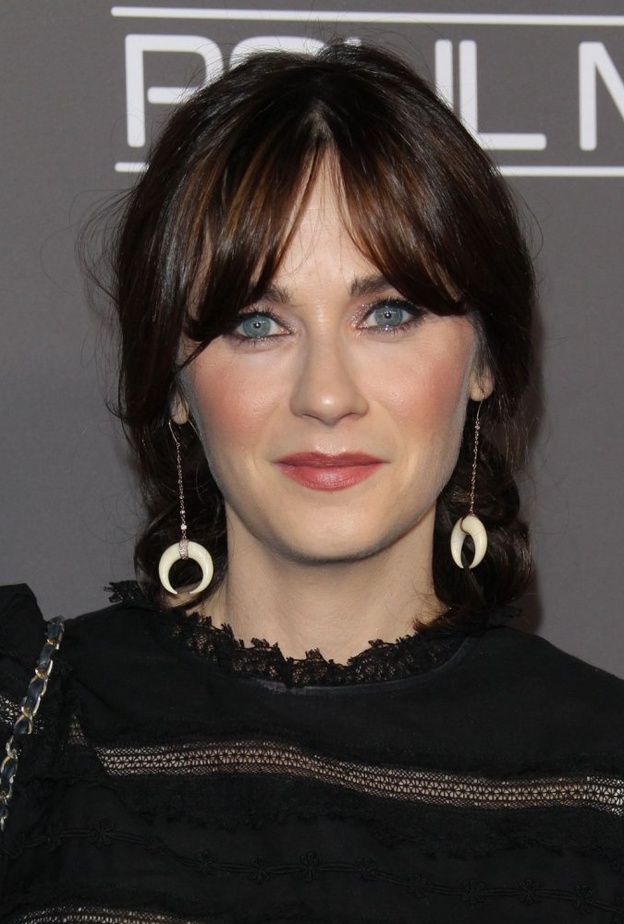 زوي ديشانيل اختارت أن تزين إطلالتها في حفل Baby2Baby الخيري لعام 2018