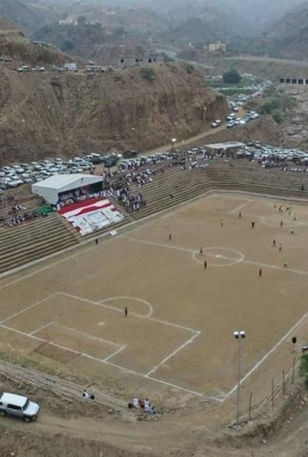  أول ملعب كرة قدم في العالم منحوت من الصخر في جبال الحشر بجازان 