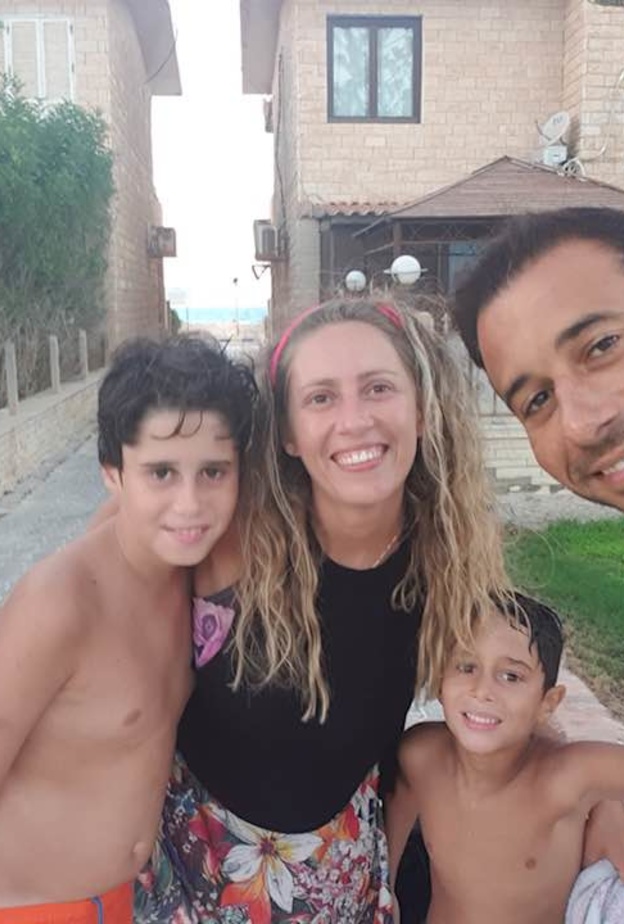 احمد السعدني وطليقته الراحلة وابنائهما