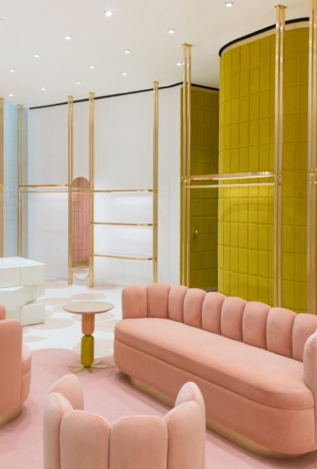 Redvalentino يفتتح متجرًا جديدًا في دبي