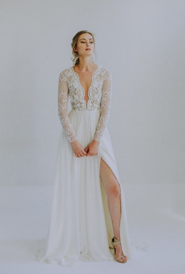 فستان ابيض وزهري