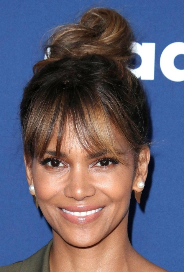 هالي بيري ما تزال تحافظ على جمالها وشبابها