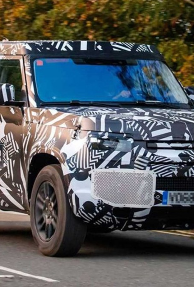 لاند روفر تستعرض قدرات Defender المذهلة في الإمارات