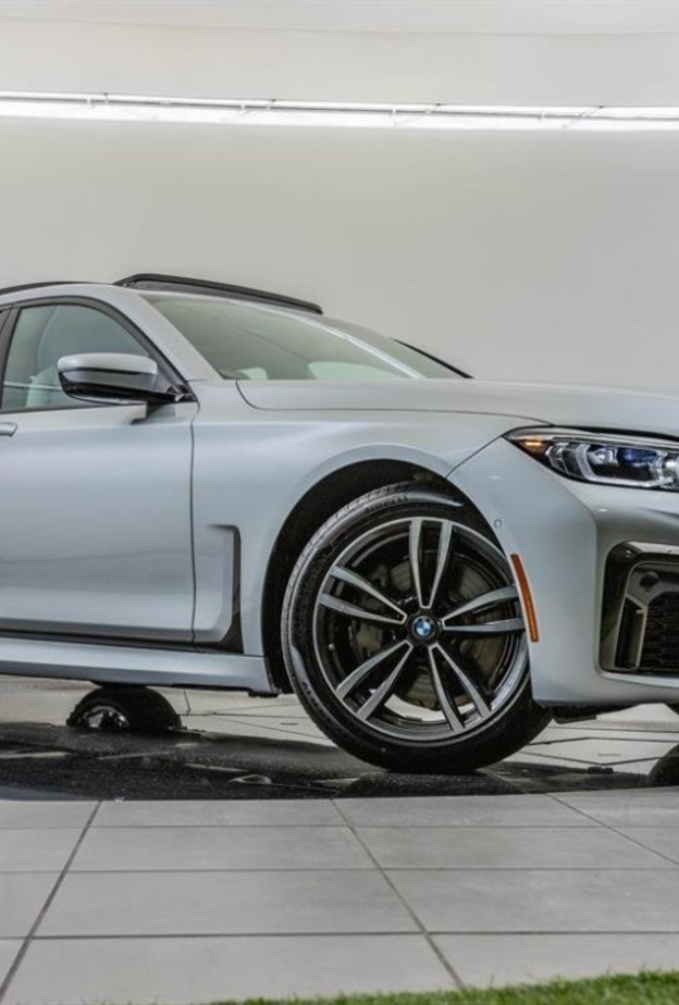 سيارة كهربائية متطورة