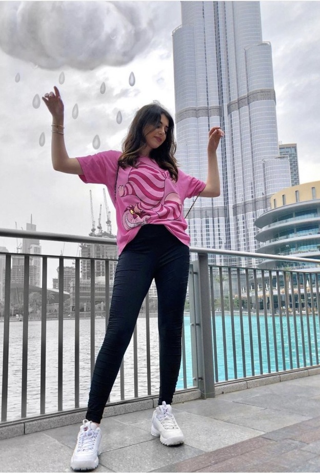 اختارت ماريتا الحلاني فستان بتصميم عصري