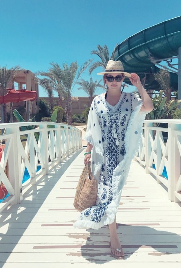 نسرين طافش تقضي أوقات ممتعة في مدينة الألعاب المائية في شرم الشيخ