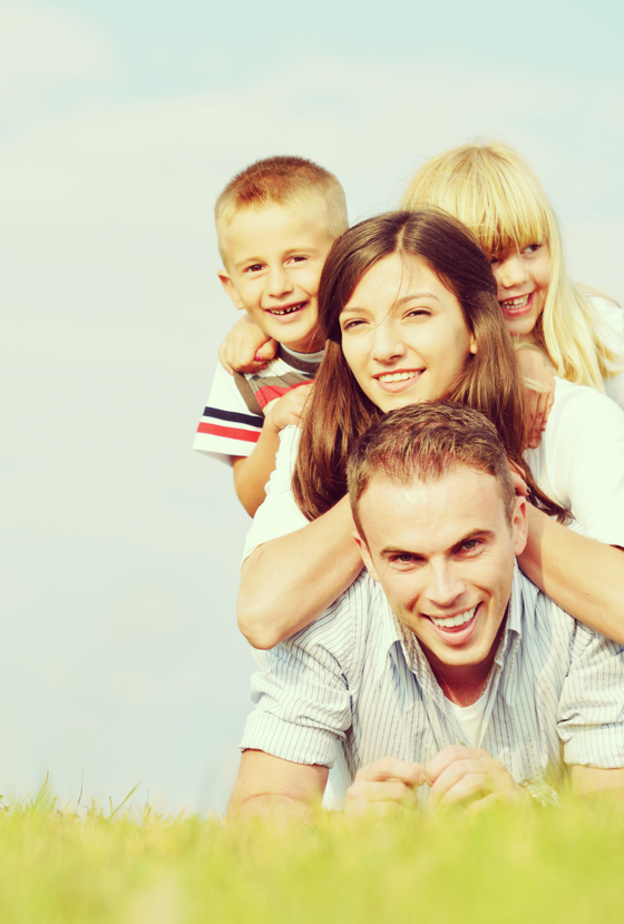 كيف تحسن الأم علاقة أبنائها بوالدهم 