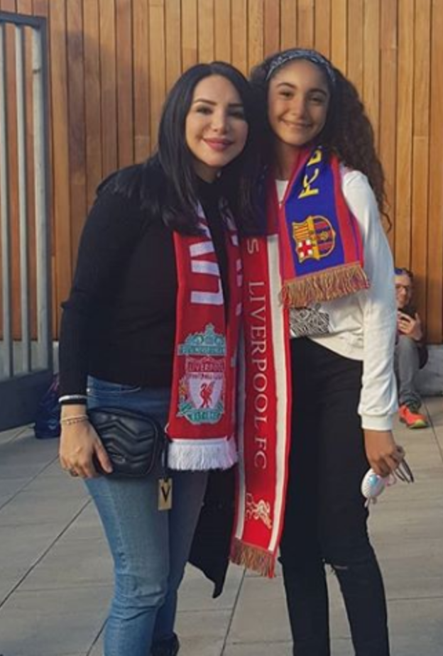 ابنة يوسف الشريف مع والدتها