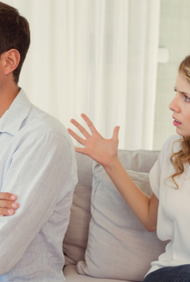 علامات تدل على سيطرة الزوجة على الزوج وشعوره بالإختناق