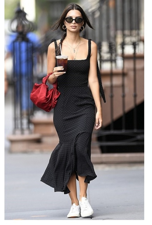 إطلالة عصرية ومريحة اختارتها إميلي راتاجكوسكي في نيويورك