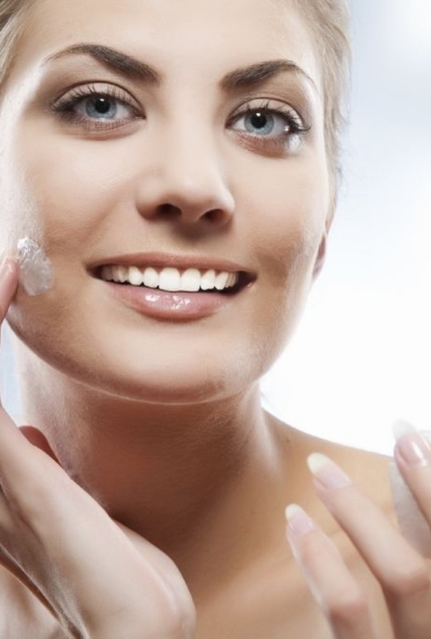 طريقة عمل كريم مرطب طبيعي للبشرة في المنزل