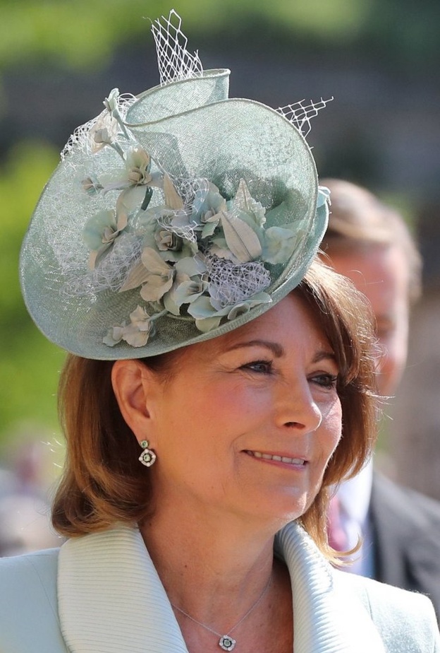 قبعات كلاسيكية للشعر مع التدرجات الحمراء من وحى والدة كيت ميدلتون