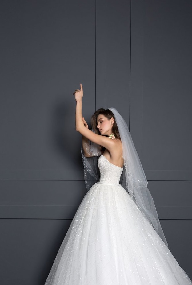 فساتين بدون اكمام