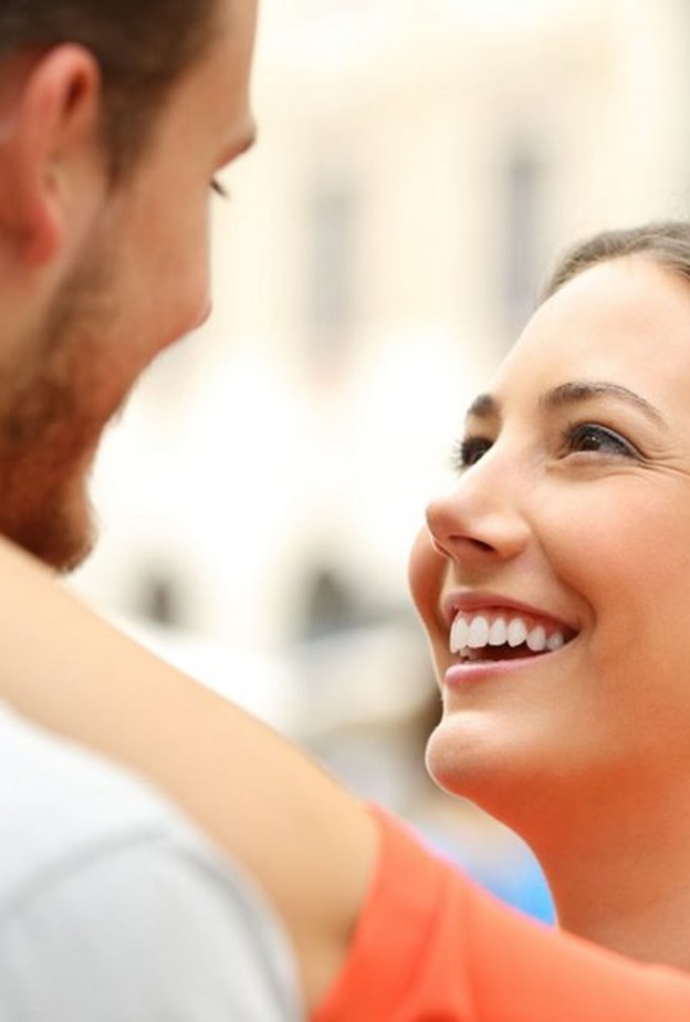 أسباب إختيار الرجل لإمرأة تشبه حبيبته السابقة