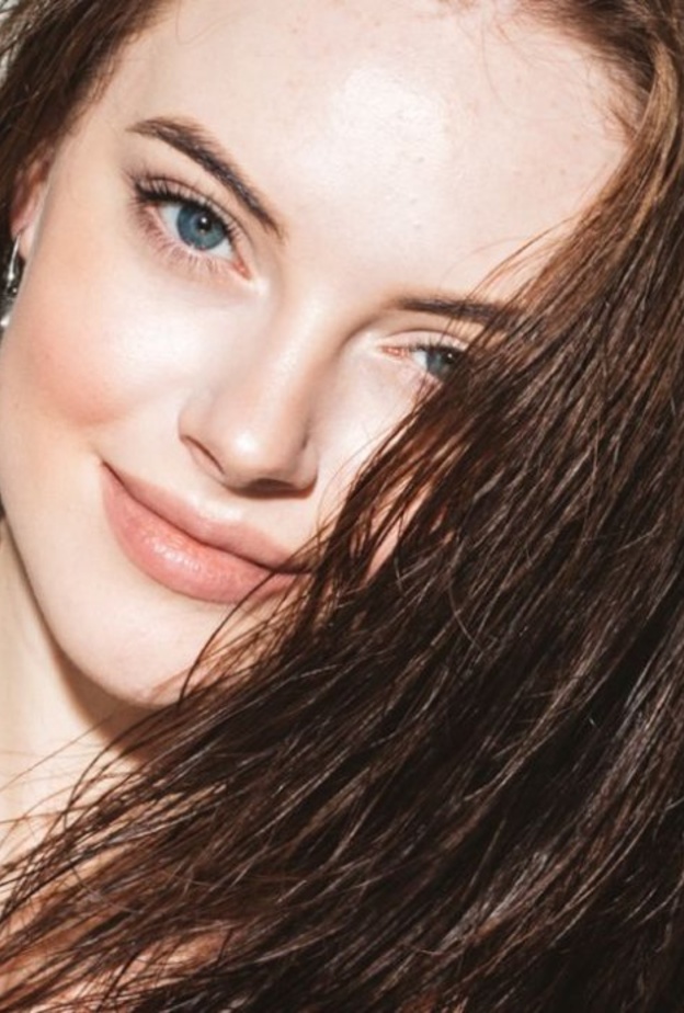 تدليك الشعر والجسم بزيت الورد بعد الاستحمام