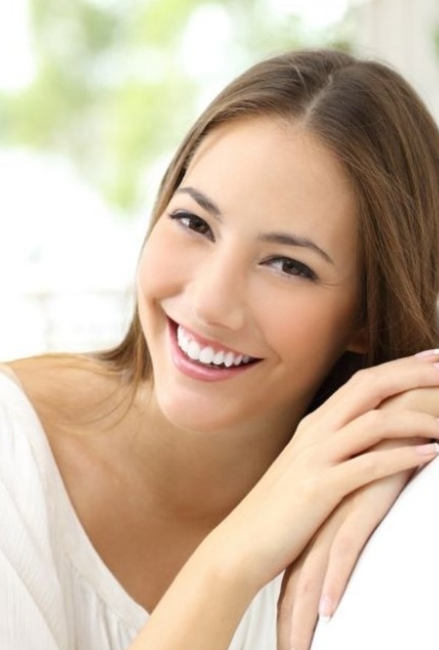 احرص على تنظيف الأسنان بعد كل وجبة لتجنب رائحة الفم الكريهة