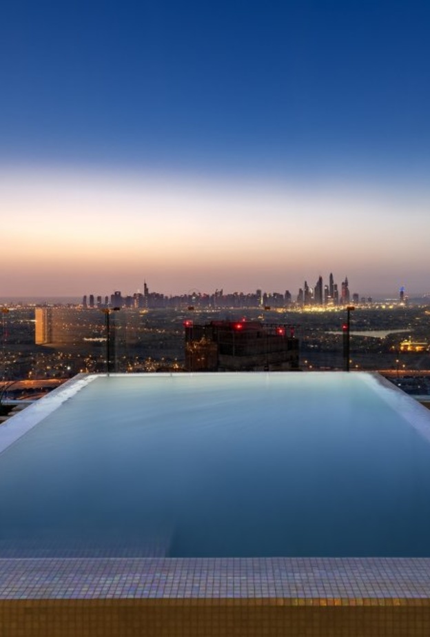  فندق فايڤ قرية جميرا الذي طال انتظاره يفتح أبوابه قريباً