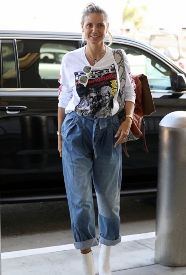 العروس الحديثة هايدي كلوم تدعم زوجها بارتداء تي شيرت يحمل شعار فرقته الموسيقية! 