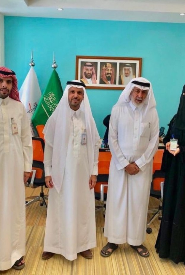 الجوهرة الطاسان أول سعودية تتسلم رخصة إرشاد سياحي في القصيم