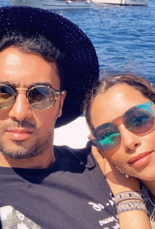 بلقيس فتحي بلقطة رومانسية مع زوجها في كابري